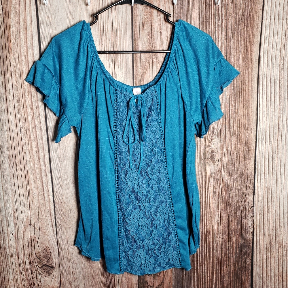 (1012) Women's/Juniors: XL 15/17 No Boundaries Top- T11